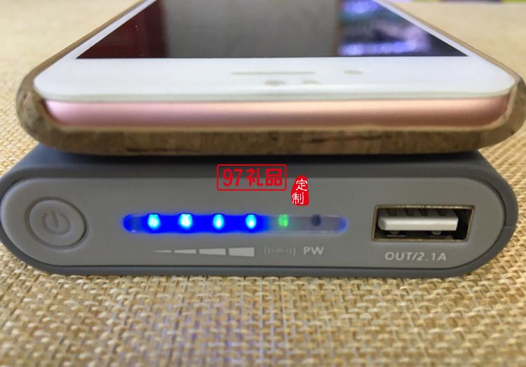 手機(jī)無線充電器  移動(dòng)電源